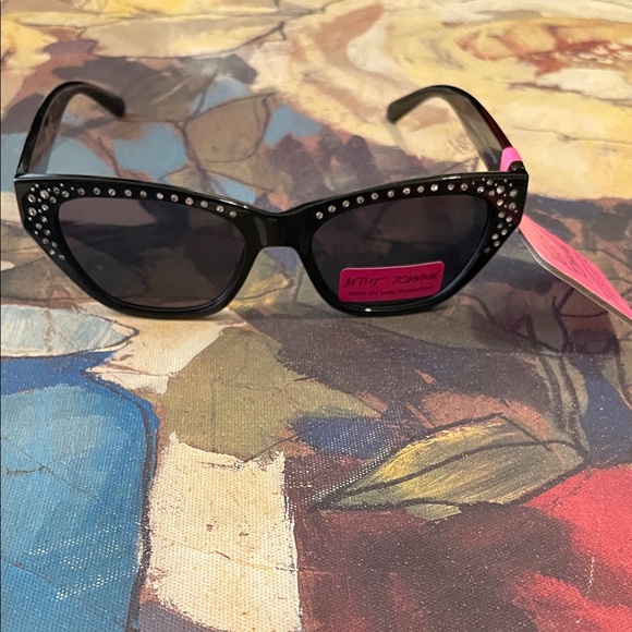 Sunglasses - Picture 2 of 4